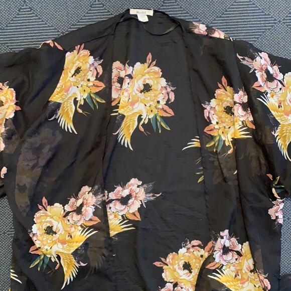 Mudd Kimono Wrap Top with Crane and Flower Pattern Sheer - Picture 3 of 5